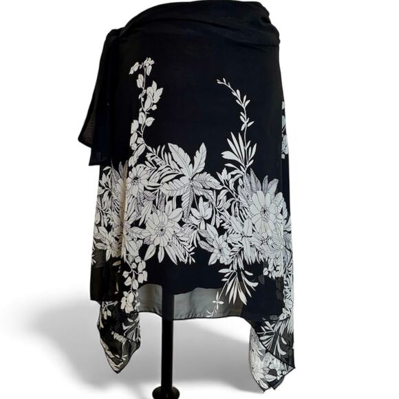 Bohemian black white floral skirt, Rampage size 7 flowy handkerchief hem midi - Picture 3 of 7